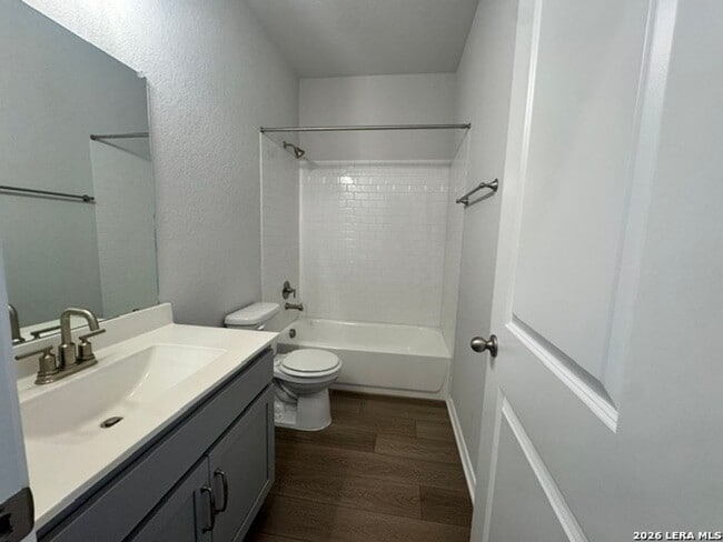 Building Photo - Newer Beautiful Home featuring 3-bedroom 2 Bath Plus office