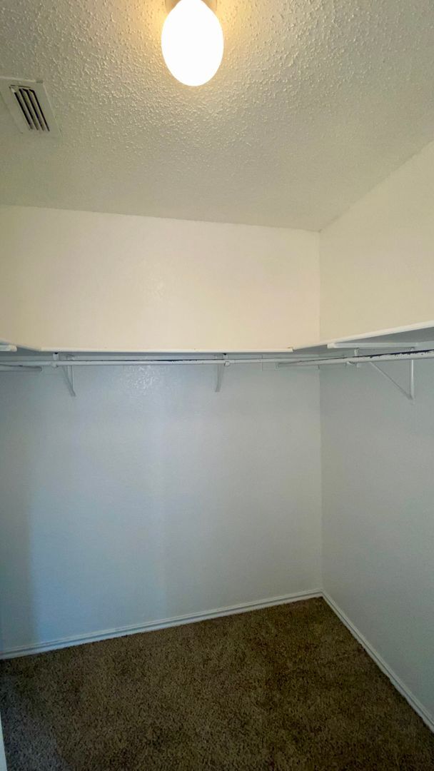 Building Photo - Beautiful Home in Established Neighborhood