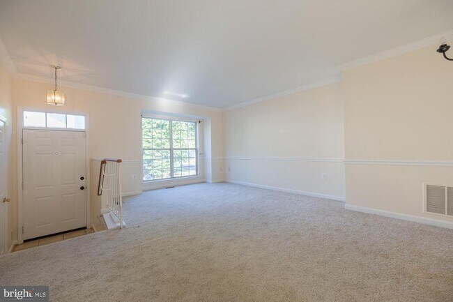 Building Photo - 12866 Hyannis Ln