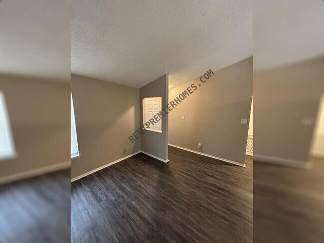 Building Photo - 210 Lonsdale Cir