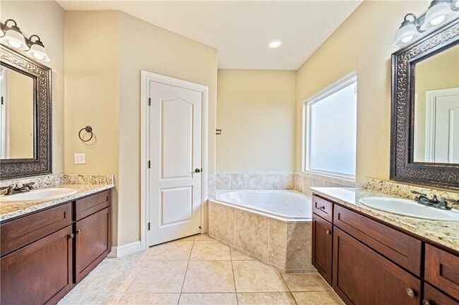 Building Photo - 6 Virginia Hills