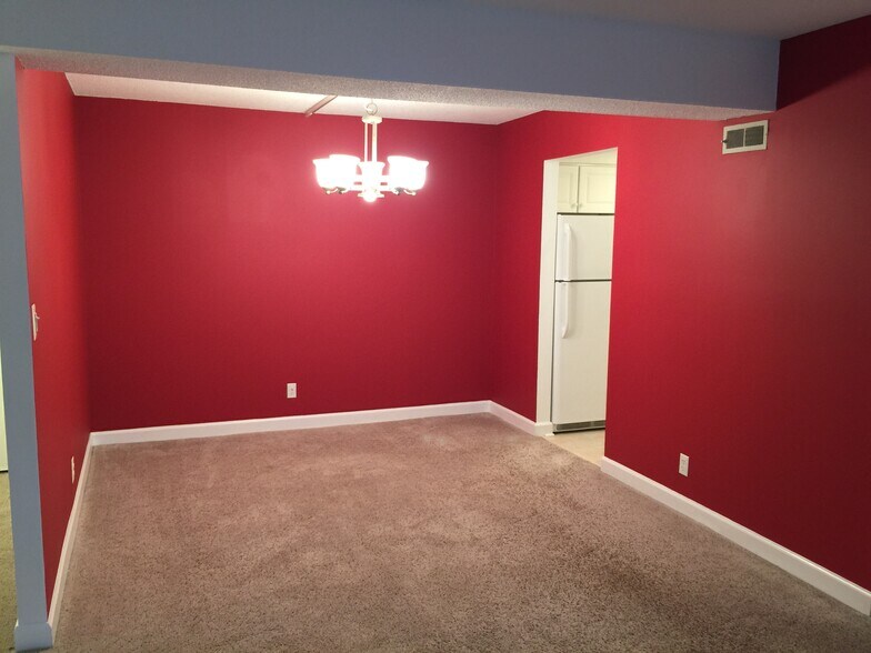 Dining area - 7630 Provincial Dr