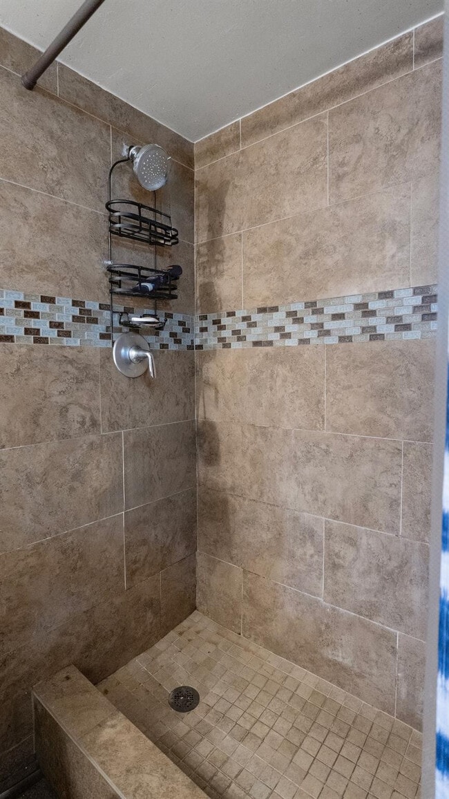 Building Photo - 4156 Inverrary Dr