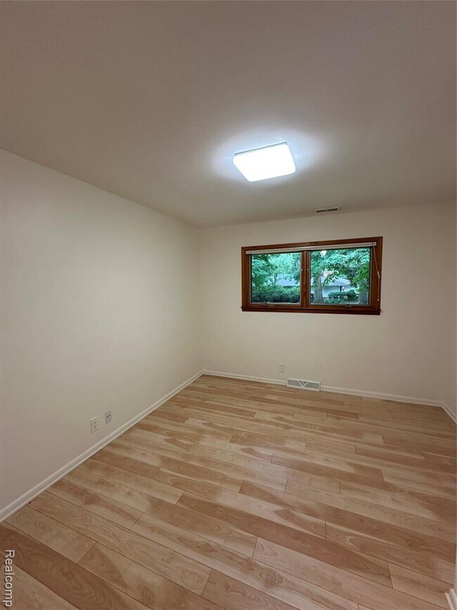 Building Photo - 6606 Vachon Ct