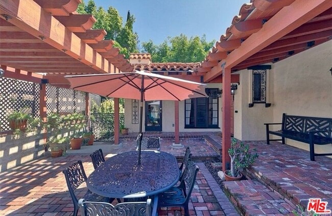 Building Photo - 1522 Pandora Ave