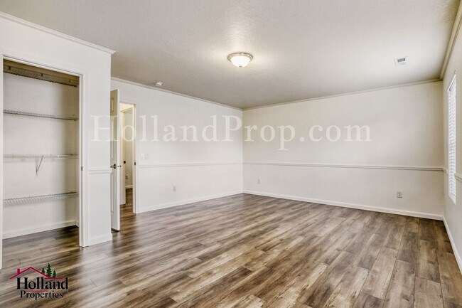 Building Photo - Updated Monthly Rent: $3,000 - Beautiful updated 4 Bedroom home in Beaverton