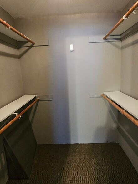 Building Photo - 8801 Schneider Ave