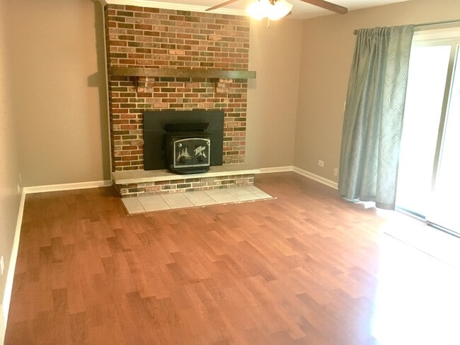 Building Photo - 761 Cynthia Dr