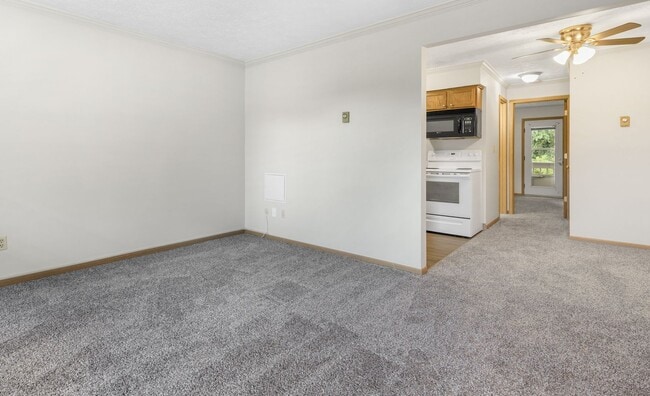 Interior Photo - Clyde Crossings