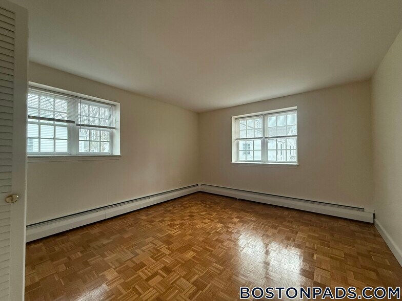 Building Photo - 32 Worthen Rd