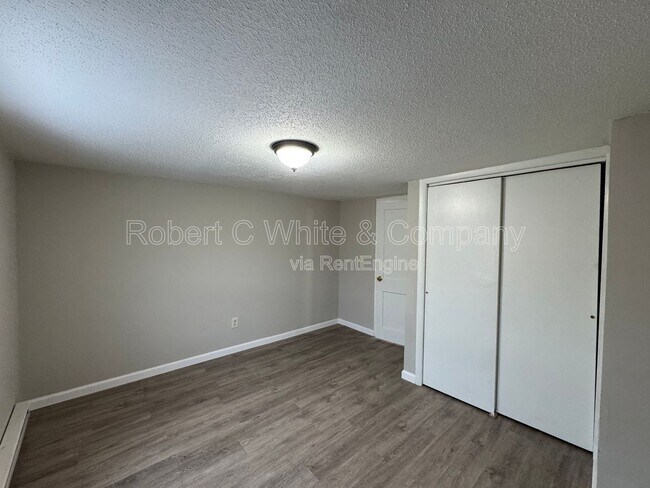 Building Photo - 219 Park St