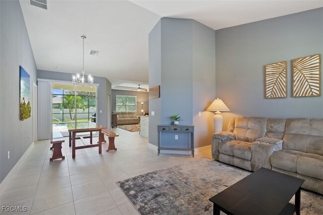 Building Photo - 825 SE 5th Pl