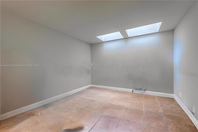 Building Photo - 3350 NE 33rd St
