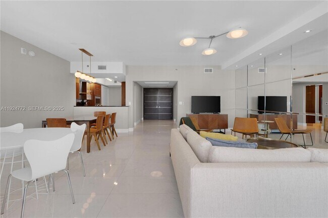 Building Photo - 2711 S Ocean Dr