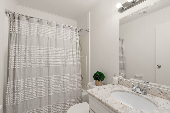 Building Photo - 2213 Baylor Dr