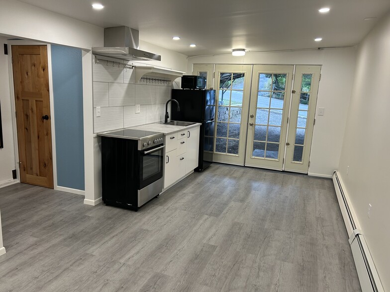 Front entrance - 416 Boyd St