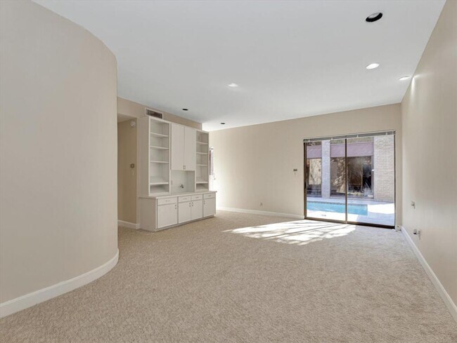 Building Photo - 5600 San Felipe St