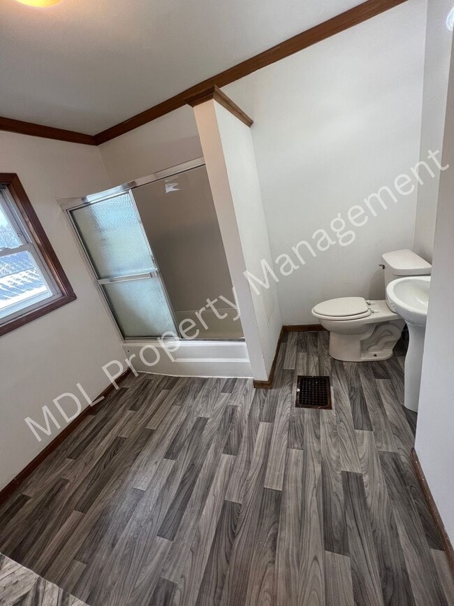 Building Photo - 3 bed 1 bath Home!