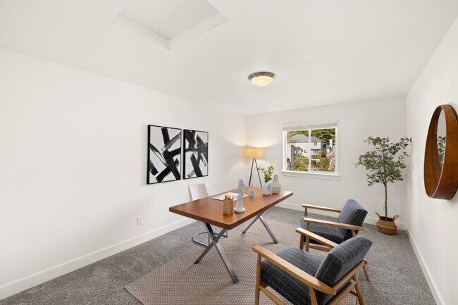 Building Photo - 4Bd/3.5Ba Covington House