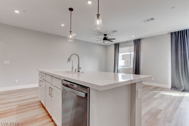 Building Photo - 646 Infinity Rdg St