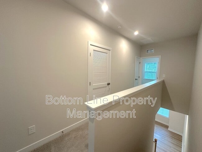 Building Photo - 460 Spearfield Ln