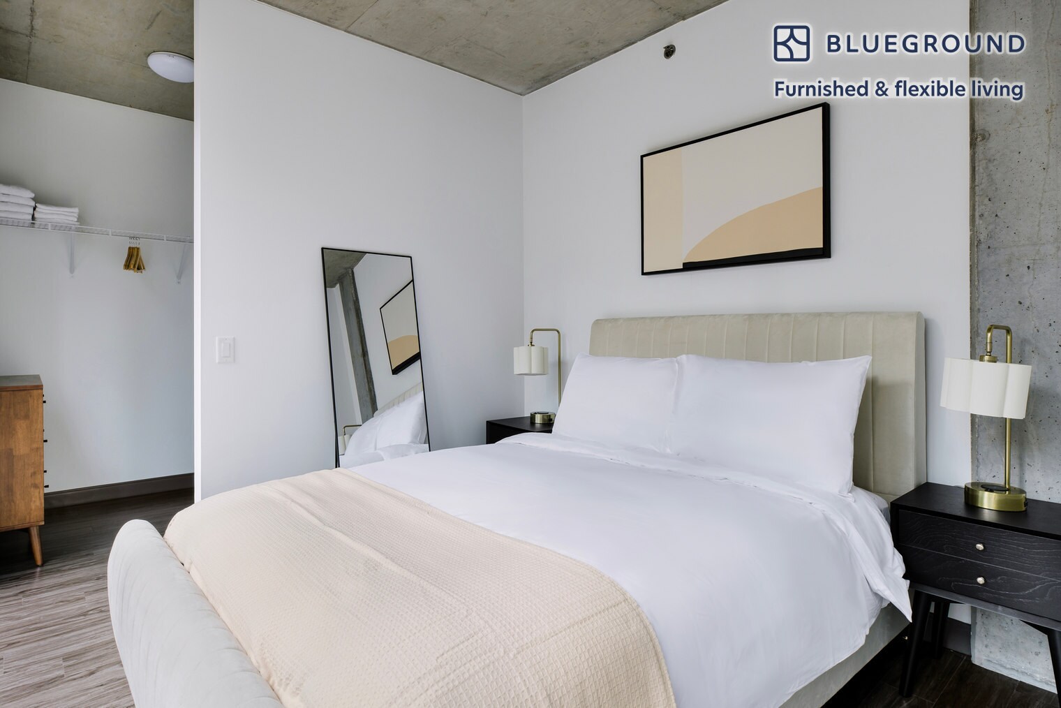 Building Photo - 215 W Lake St