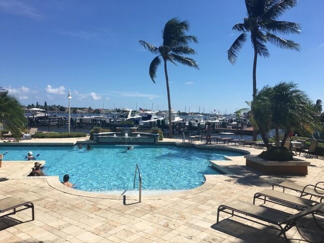 Building Photo - 117 Yacht Club Way