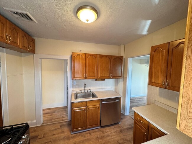Building Photo - 130 Catskill Ave