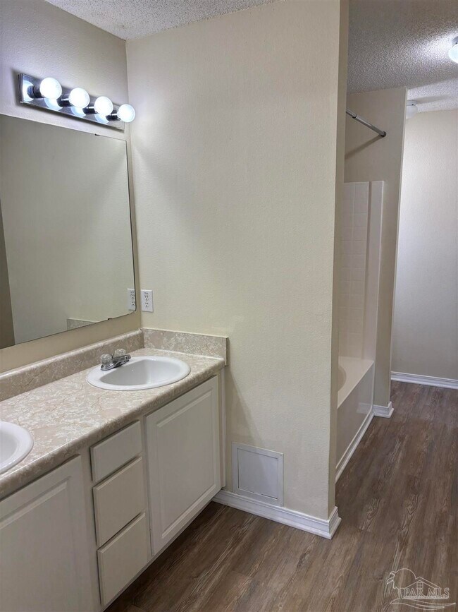 Building Photo - 1006 Antigua Cir