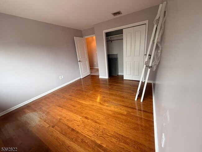 Building Photo - 29 La Salle Ave