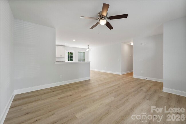 Building Photo - 702 Park Ave