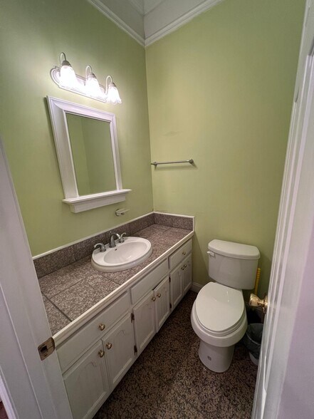 Building Photo - 1430 Alford Ave