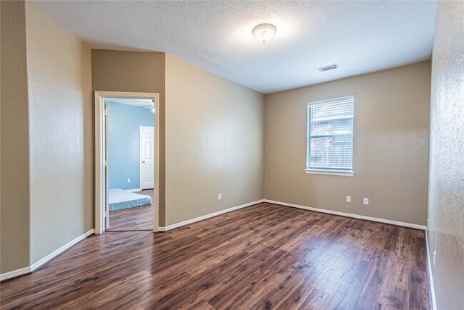 Building Photo - 307 Autumn Creek Ln