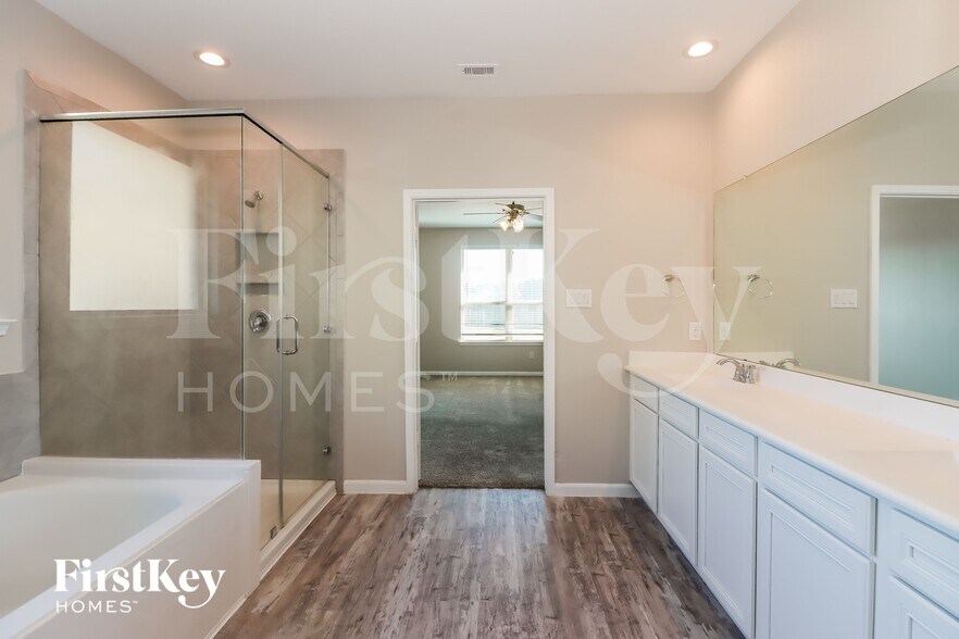 Building Photo - 28008 Langsdale Ct