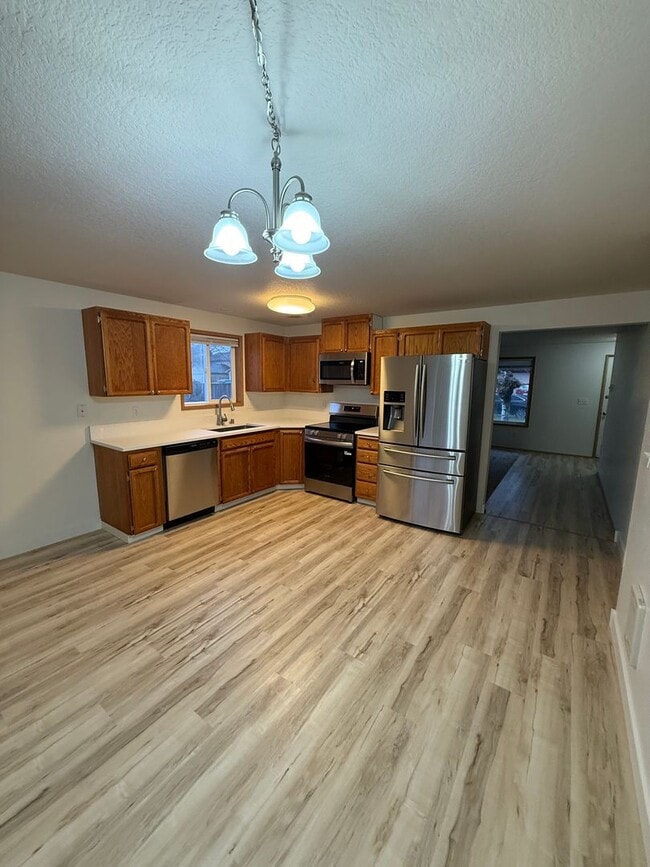 Building Photo - Updated, Its a must see........ 3 bedroom, 2 bath