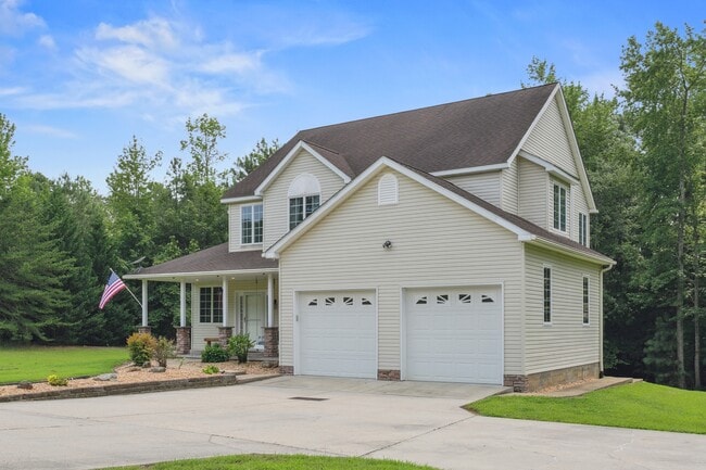 Building Photo - 182 Saddletown Rd