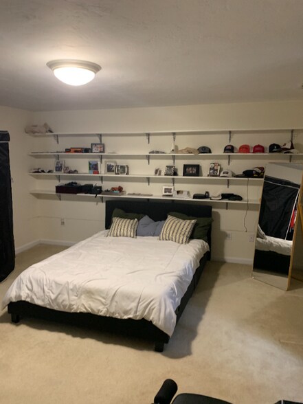 Building Photo - 1804 Oakwood St