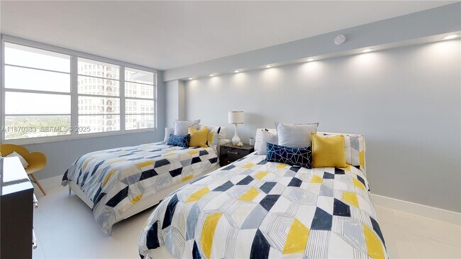 Building Photo - 5601 Collins Ave