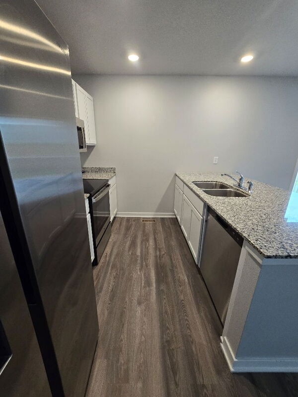 Building Photo - 5653 Brookview Ave