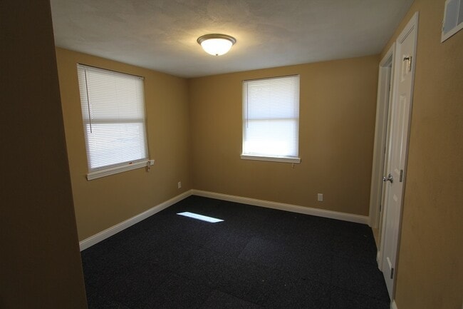 Building Photo - 1618 E Hendryx Pl