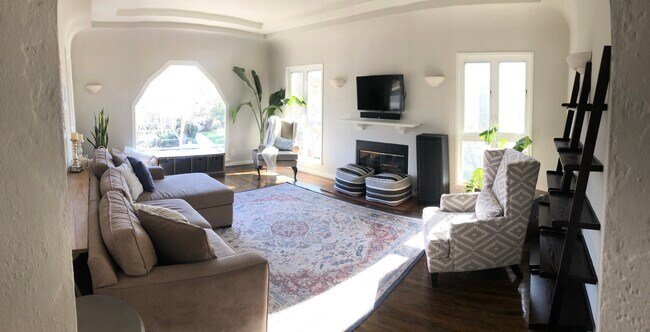 Building Photo - 1603 Stearns Dr