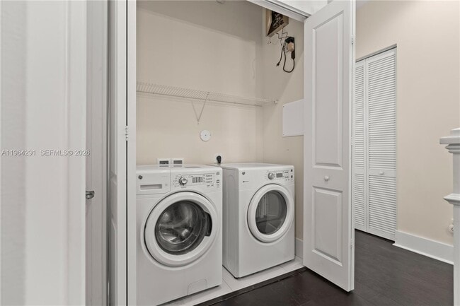 Building Photo - 912 NE 17th Way