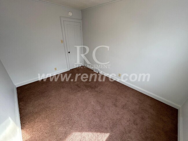 Building Photo - 1202 Walnut-