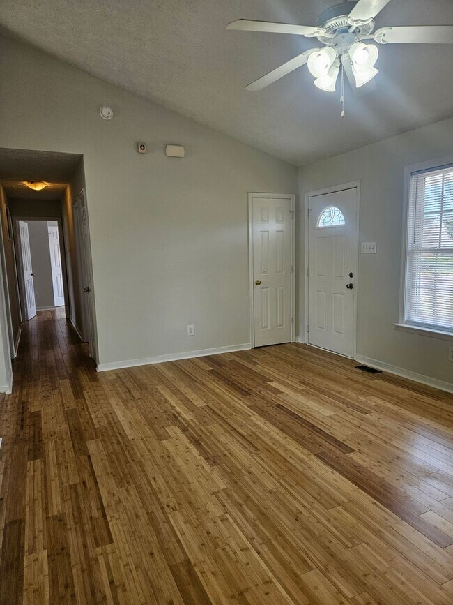 Building Photo - 2524 National St