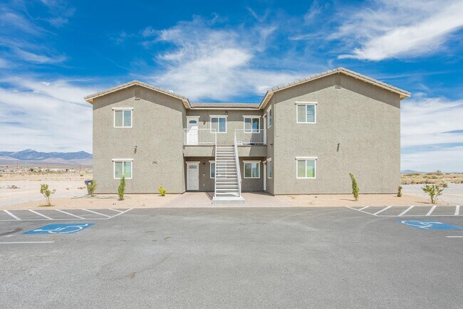Building Photo - 1741 S Dandelion St