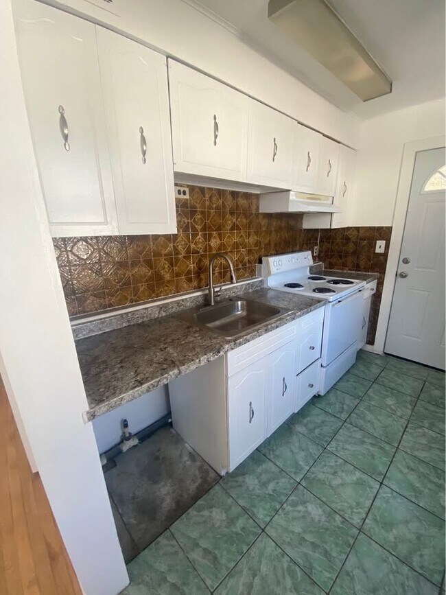 Building Photo - 27 Van Wagoner Ave