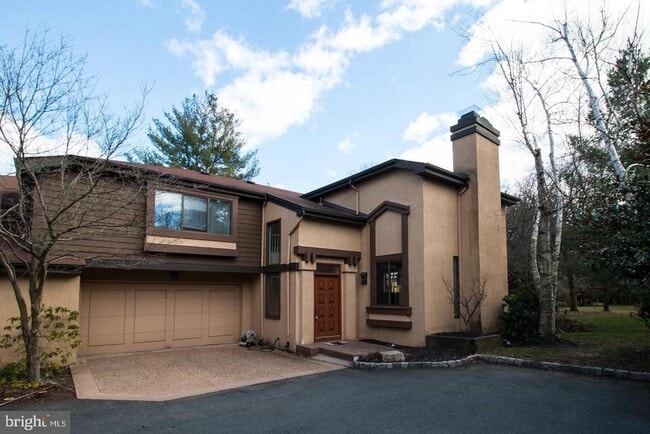Building Photo - 80 Sayre Dr
