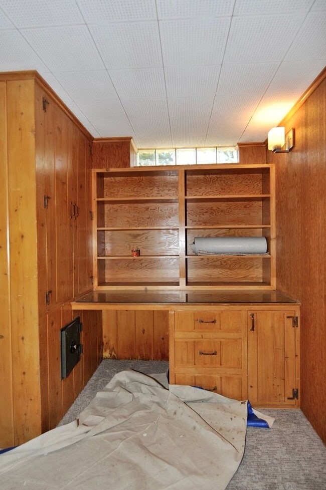 Building Photo - Charming 2 bed 1 bath bungalow with 2nd living room