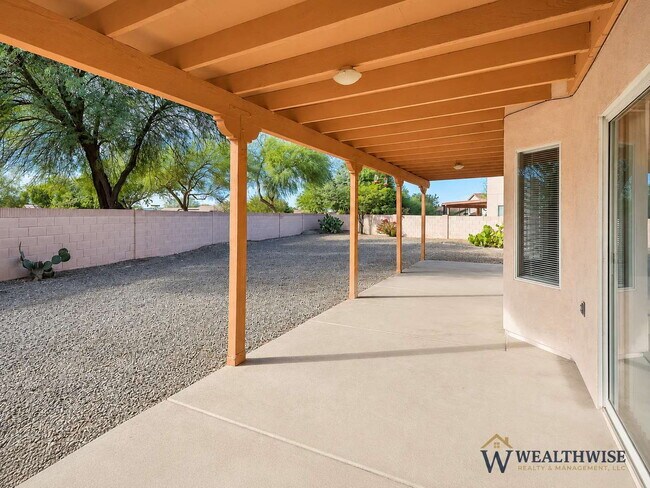 Building Photo - Spacious 3-Bedroom, 3-Bath Home in North Ranch with Community Pool & Amenities