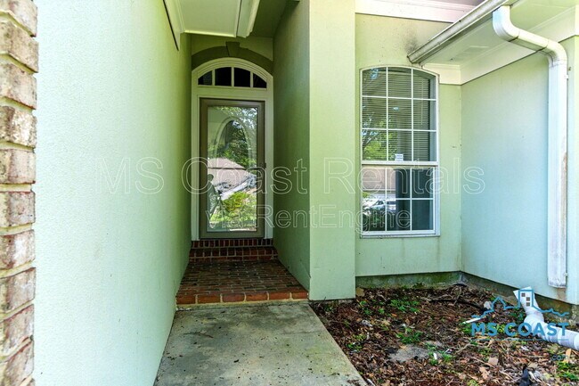 Building Photo - 11360 Creek Dr